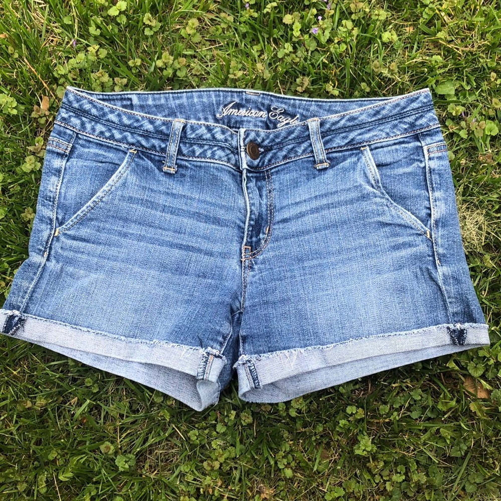 Size 8 AE Medium Wash Shorts